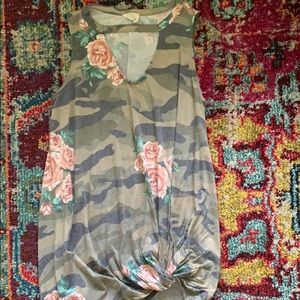 Boutique camo floral top